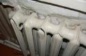 Paano babaan ang init mula sa nakakapasong radiator: 8 praktikal na paraan upang labanan ang pinsala sa system